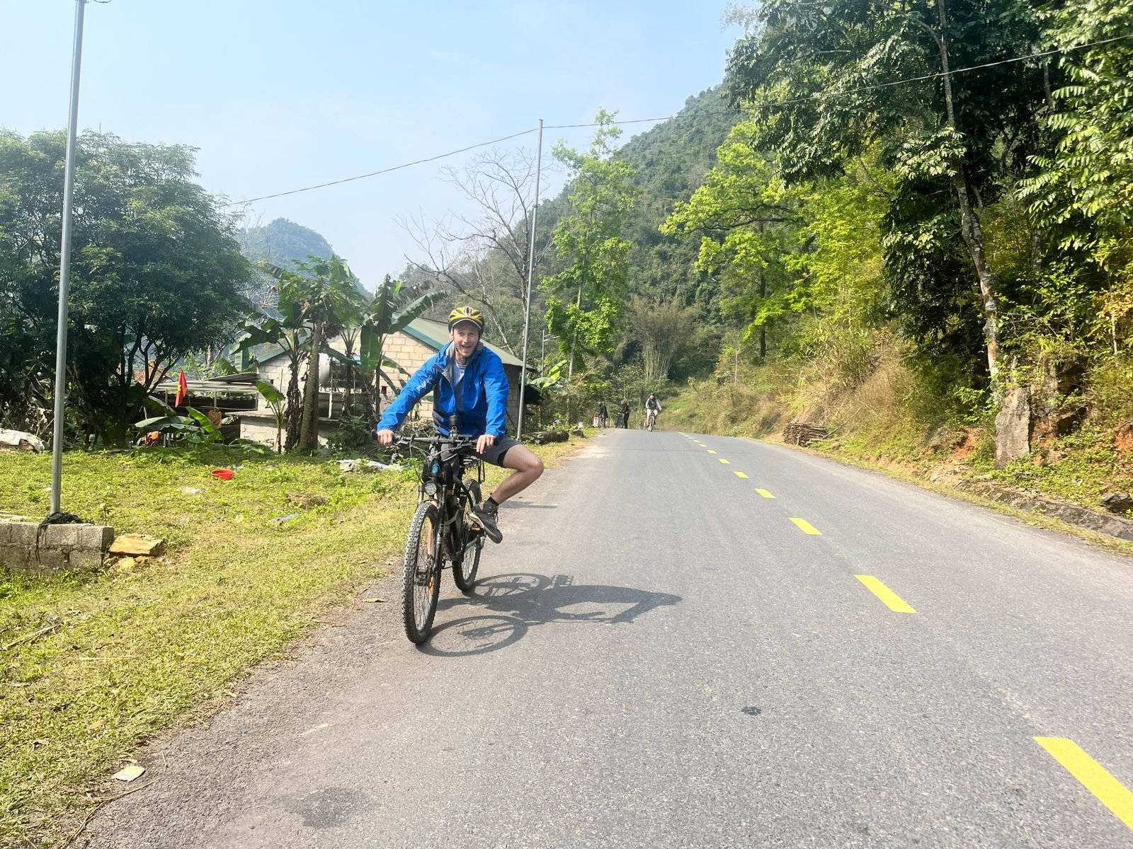 Cao Bang E-Bike Discovery: 6-Day Electric Mountain Bike Tour